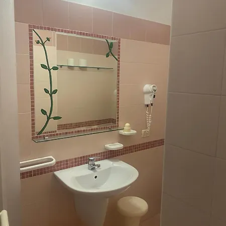 Hotel Harry's Hospitality Riccione-fronte Mare 3*